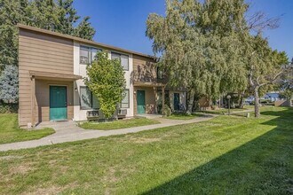 2812 W 7th St in The Dalles, OR - Building Photo - Building Photo