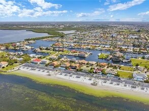 5501 Clipper Ct in New Port Richey, FL - Building Photo - Building Photo