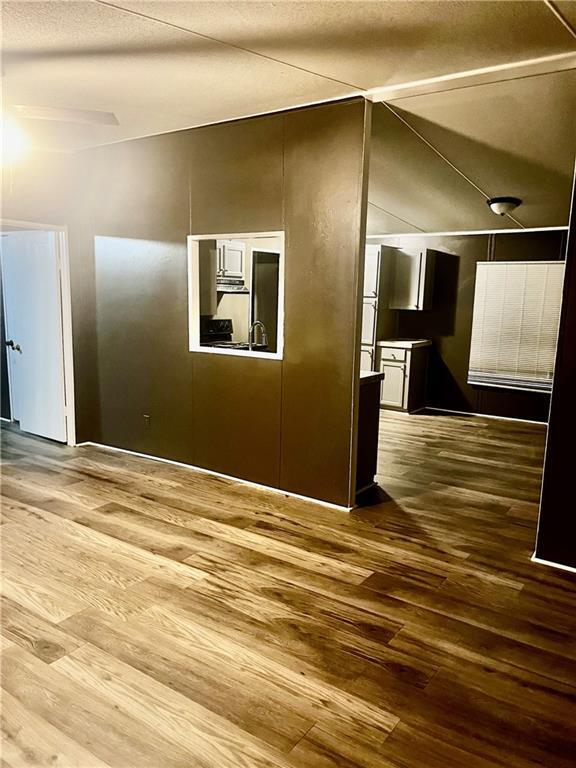 property at 1914 Pinehurst Ln