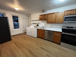 672 Washington St in Brookline, MA - Foto de edificio - Building Photo