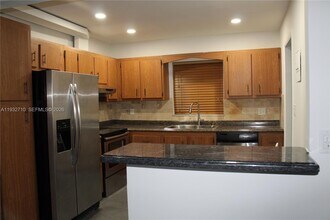 5140 SW 40th Ave in Fort Lauderdale, FL - Building Photo - Building Photo