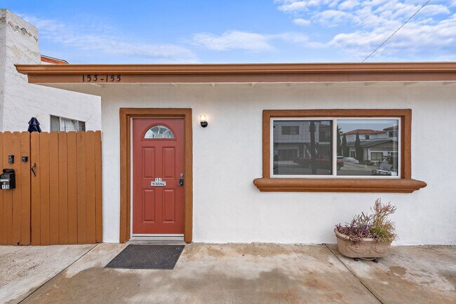 153 Avenida Serra in San Clemente, CA - Foto de edificio - Building Photo