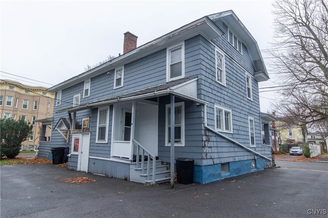 304 Mullin St in Watertown, NY - Building Photo