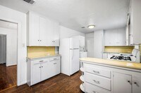 2602 Oakdale St photo'