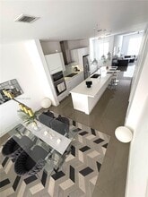 10265 NW 63rd Terrace in Doral, FL - Building Photo - Building Photo