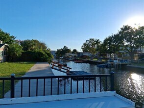 14915 Old Dixie Hwy in Hudson, FL - Building Photo - Building Photo