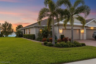 14558 Edgewater Cir in Naples, FL - Building Photo