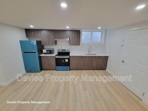 5429 Chappelle Rd. SW in Edmonton, AB - Building Photo - Building Photo
