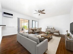 1316 NE 105th St, Unit 202 in Miami Shores, FL - Building Photo - Building Photo