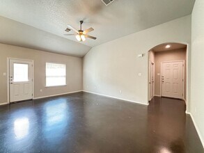 1126 Burek Cross in Seguin, TX - Building Photo - Building Photo