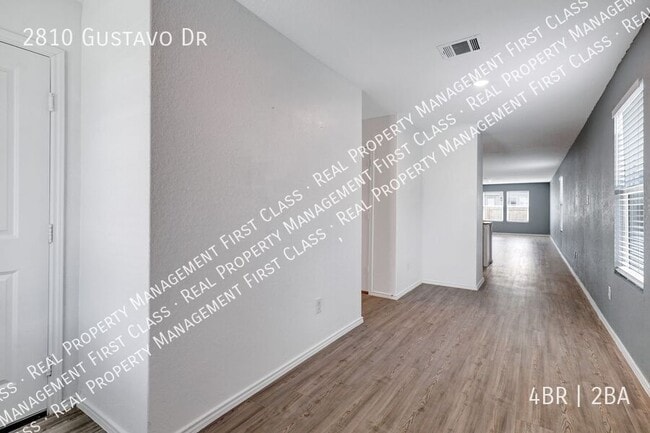 2810 Gustavo Dr in Converse, TX - Building Photo - Building Photo