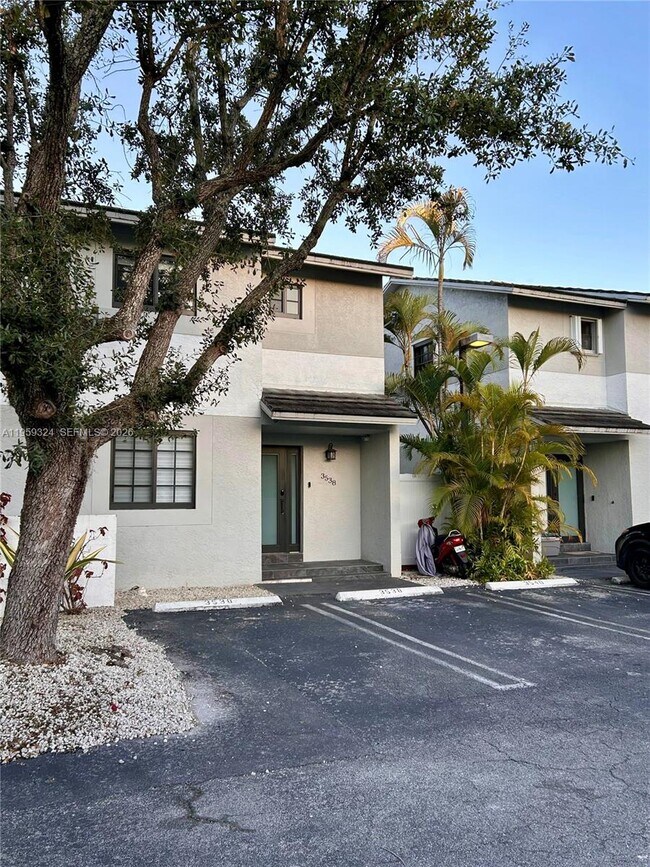 3538 SW 17th St in Miami, FL - Foto de edificio - Building Photo