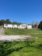 8821 Trout Rd in Mascot, TN - Building Photo - Building Photo