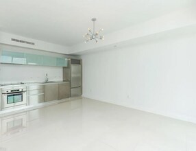 1040 Biscayne Blvd, Unit 2508 in Miami, FL - Foto de edificio - Building Photo