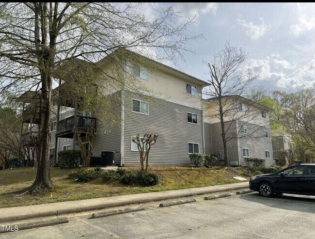 303 Smith Level Rd, Unit 32 in Chapel Hill, NC - Building Photo - Building Photo