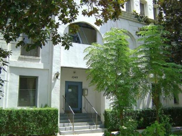1740 Winona Blvd in Los Angeles, CA - Building Photo