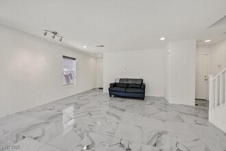 8755 Spanish Ridge Ave, Unit 5539WW in Las Vegas, NV - Building Photo - Building Photo
