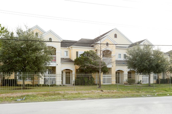 Windsor Gardens in South Houston, TX - Building Photo - Building Photo