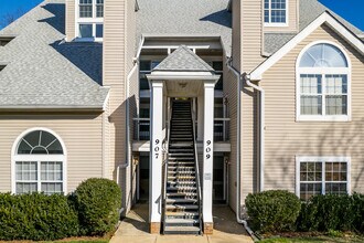 The Vistas At Washington Woods in Gaithersburg, MD - Foto de edificio - Building Photo