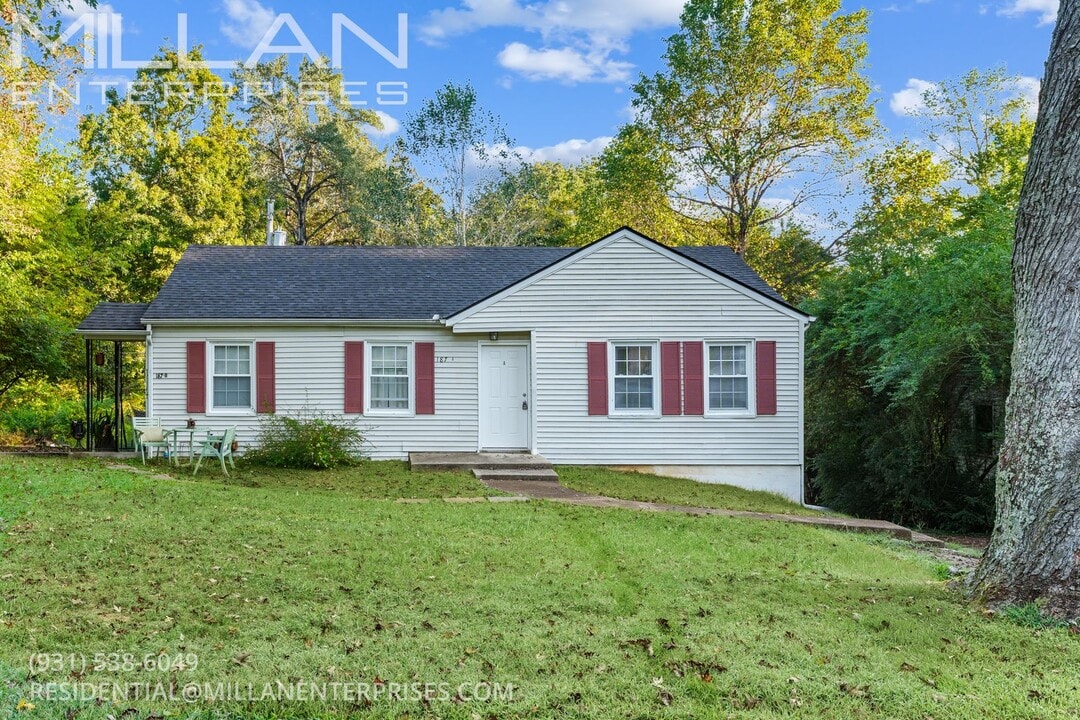 187 Delmar Dr in Clarksville, TN - Foto de edificio