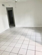 6313 Hayes St in Hollywood, FL - Building Photo - Building Photo