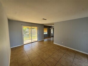 301 Hickory Ln in Seffner, FL - Building Photo - Building Photo