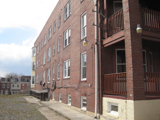 216 N 4th St in Reading, PA - Foto de edificio - Building Photo