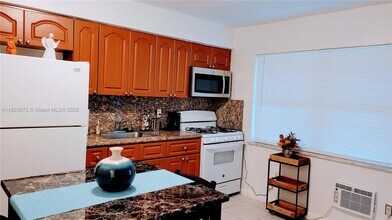 524 Washington Ave in Miami Beach, FL - Building Photo - Building Photo