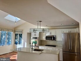 8233 Fairview Rd in Elkins Park, PA - Building Photo