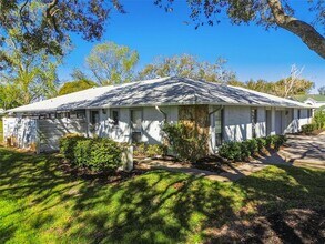 23325 Club Villas Dr in Land O Lakes, FL - Building Photo - Building Photo