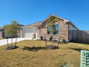 105 Ulmus St in Hutto, TX - Building Photo - Building Photo