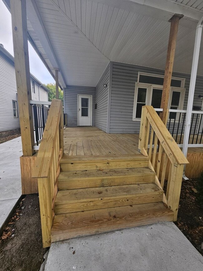 property at 207 Poplar St