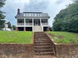 65 E Court St in Rocky Mount, VA - Building Photo