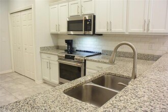 1213 Grantham Dr in Sarasota, FL - Building Photo - Building Photo