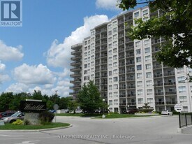 353 Commissioners Rd W in London, ON - Building Photo