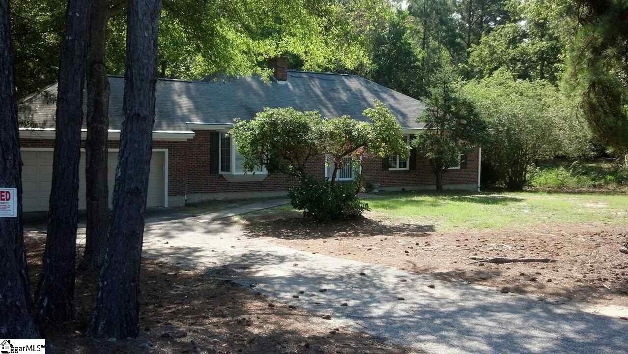 109 Triangle Pine Rd in Fountain Inn, SC - Building Photo