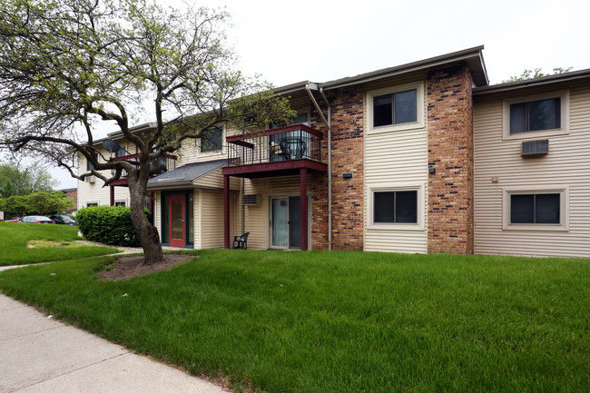 Olympic Village Apartments in Chicago Heights, IL - Foto de edificio - Building Photo