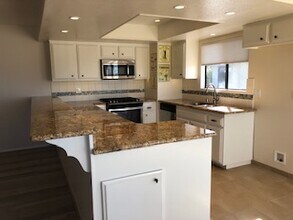 533 N Helberta Ave in Redondo Beach, CA - Building Photo - Building Photo