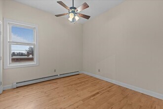 51 N Champlain St in Burlington, VT - Foto de edificio - Building Photo