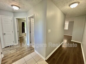 4226 Donegal Dr in Hope Mills, NC - Building Photo - Building Photo