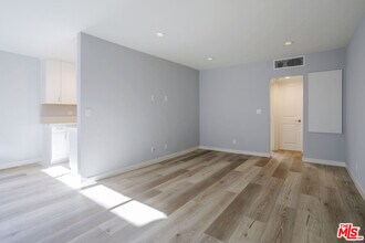 1116 San Rafael Ave in Glendale, CA - Building Photo - Building Photo
