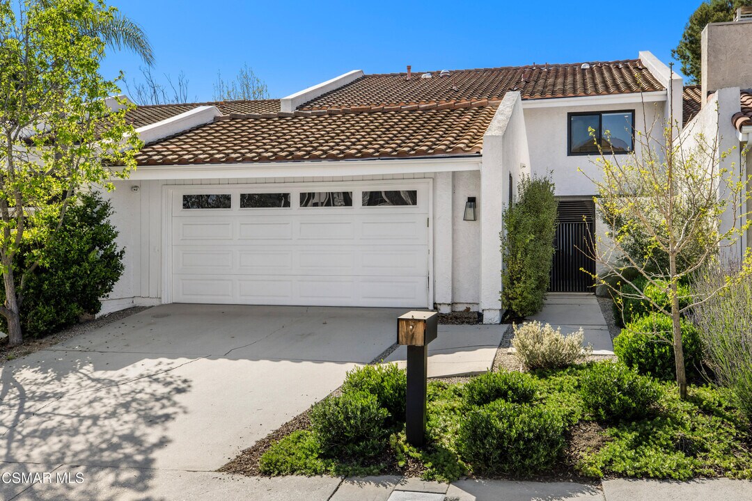 2633 Angelo Dr in Los Angeles, CA - Building Photo