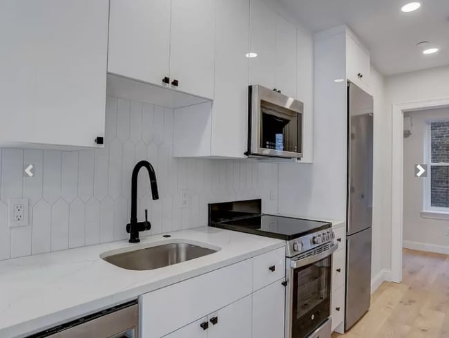 17 Bartlett St, Unit 3 in Boston, MA - Foto de edificio - Building Photo