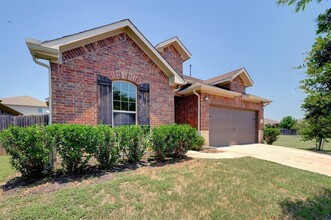 176 Flannery Ln in Buda, TX - Building Photo - Building Photo