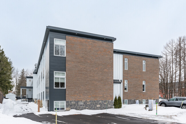 74 De Saint-Rédempteur St in Lévis, QC - Building Photo - Building Photo