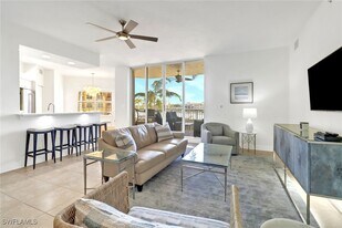 450 Bayfront Pl in Naples, FL - Building Photo