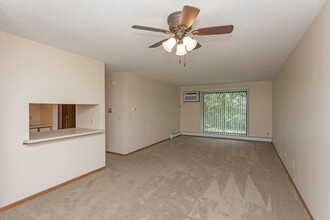 Rivers Bend Apartments in Ramsey, MN - Foto de edificio - Interior Photo