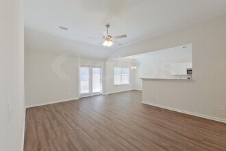 1892 Landing Pl in Deatsville, AL - Building Photo - Building Photo