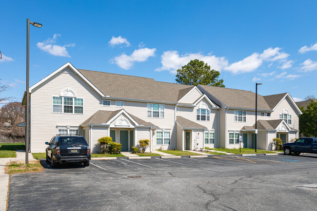 Riverchase Apartments in Dover, DE - Building Photo - Building Photo