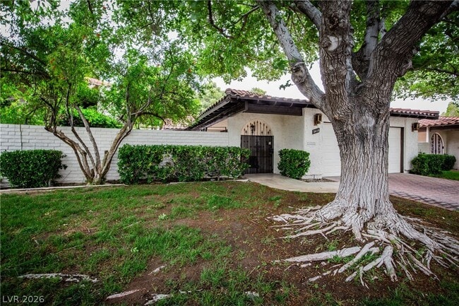 property at 3416 Cll Del Torre